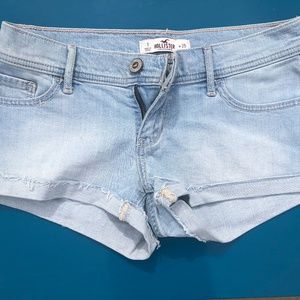 Hollister Light Denim Low-Rise Roll-up Hem Shorts